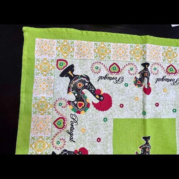 Vintage unused Portugal table topper - vintage linens - Picture 8 of 11